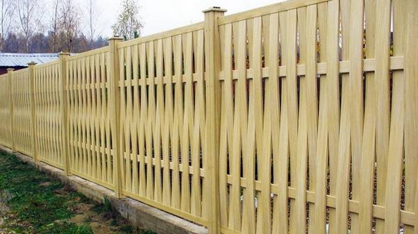 Как соорудить деревянный забор - фото