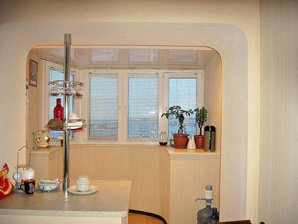 Варианты дизайна кухни с балконом - фото