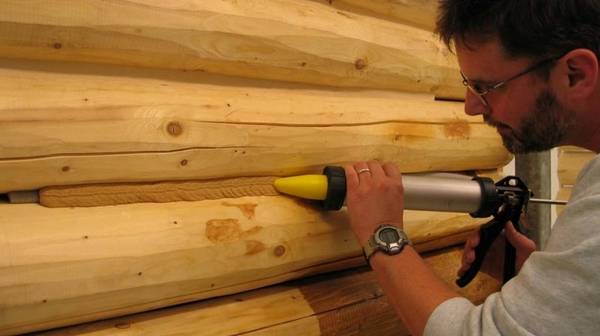 Выбираем герметик для швов в деревянном доме - фото