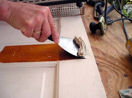 Как обновить деревянные межкомнатные двери самостоятельно: инструкция с фото