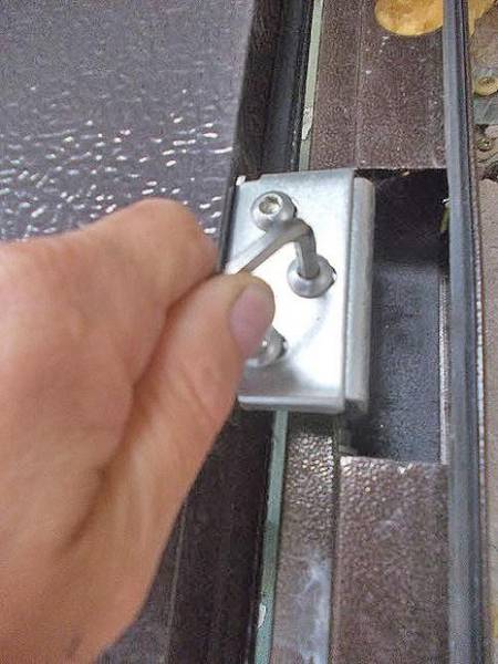 Регулировка металлических входных дверей самостоятельно - фото