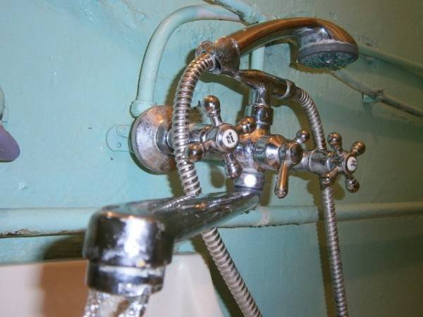 Как починить кран в ванной: категории неисправностей, проблемы с вентилями, ... - фото