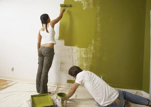 Как своими руками покрасить стены в квартире - фото