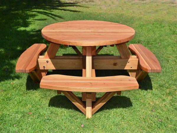 Самодельный деревянный стол - фото
