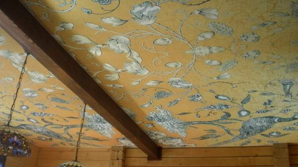 Какие бывают натяжные потолки в деревянном доме: отзывы и особенности - фото