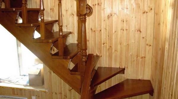Технология покраски деревянной лестницы своими руками - фото