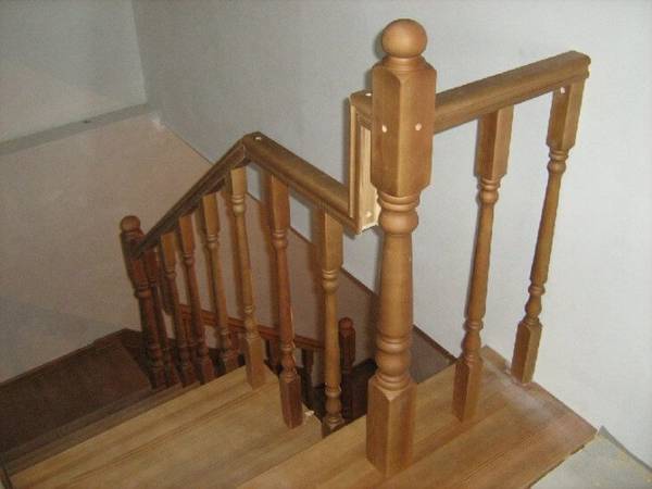 Покраска лестницы из сосны своими руками - фото