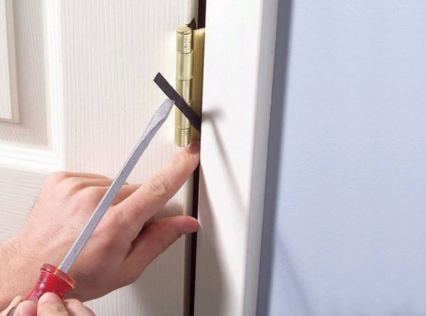 Как отремонтировать межкомнатные двери своими руками: практические советы - фото