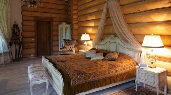 Интерьер спальни в деревянном доме - фото